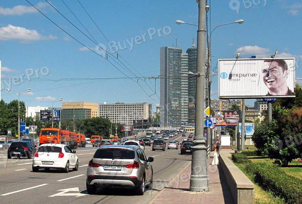 Рекламная конструкция Кутузовский проспект, дом 5, пересечение с Украинским бульваром (Фото)