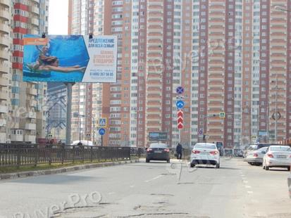 Рекламная конструкция г. Красногорск, Павшинская пойма, Подмосковный б-р, д.6, разделительная полоса справа (Фото)