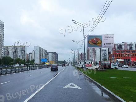 Рекламная конструкция Боровское шоссе, напротив дома 46, на разделительном газоне (Фото)