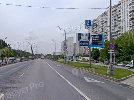 Рекламная конструкция Боровское шоссе, д. 42к1, на разделительном газоне (Фото)